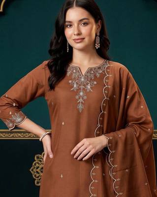 women ethnic motifs embroidered regular thread work kurta with trousers & with dupatta 2