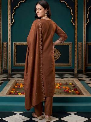 women ethnic motifs embroidered regular thread work kurta with trousers & with dupatta 4