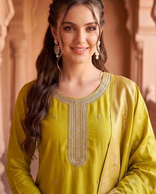 women ethnic motifs embroidered regular thread work kurta with trousers & with dupatta 2
