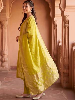 women ethnic motifs embroidered regular thread work kurta with trousers & with dupatta 3