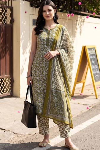 women ethnic motifs printed regular cotton kurta with trousers & with dupatta