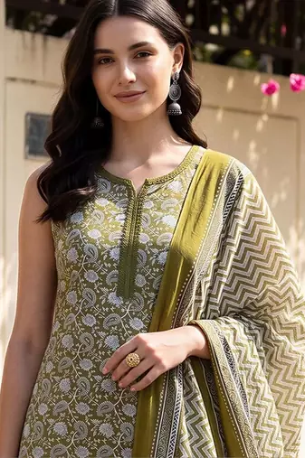 women ethnic motifs printed regular cotton kurta with trousers & with dupatta
