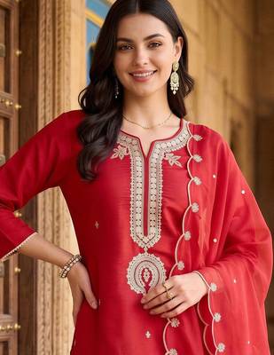women ethnic motifs embroidered regular liva kurta with trousers & with dupatta 2