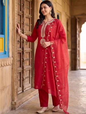 women ethnic motifs embroidered regular liva kurta with trousers & with dupatta 3