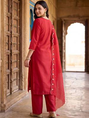 women ethnic motifs embroidered regular liva kurta with trousers & with dupatta 4