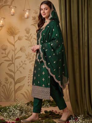 women ethnic motifs embroidered regular thread work kurta with trousers & with dupatta 3