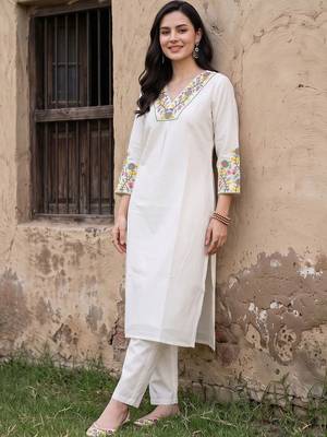 women floral embroidered regular thread work kurta with trousers 1