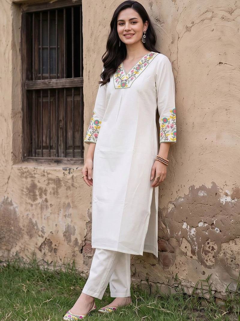 women floral embroidered regular thread work kurta with trousers