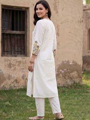 women floral embroidered regular thread work kurta with trousers 4