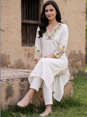 women floral embroidered regular thread work kurta with trousers 5