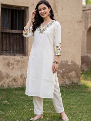 women floral embroidered regular thread work kurta with trousers 6