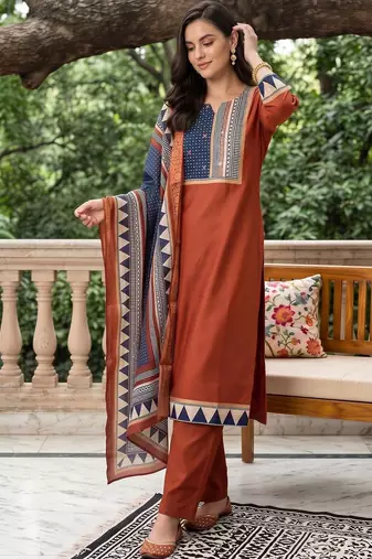 women printed regular liva kurta with trousers & with dupatta