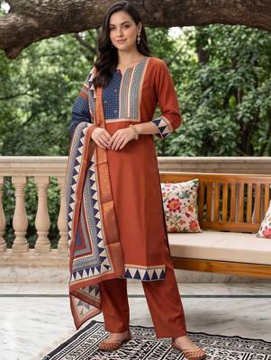 women printed regular liva kurta with trousers & with dupatta 2