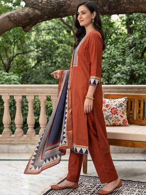 women printed regular liva kurta with trousers & with dupatta 3