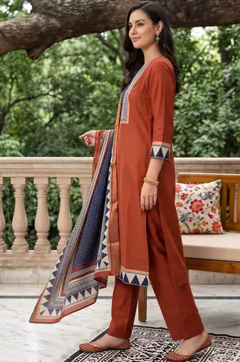 women printed regular liva kurta with trousers & with dupatta