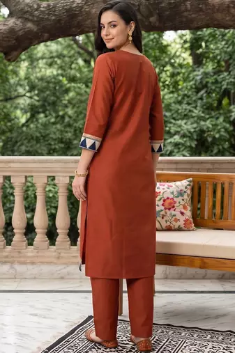 women printed regular liva kurta with trousers & with dupatta
