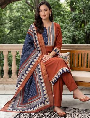 women printed regular liva kurta with trousers & with dupatta 5