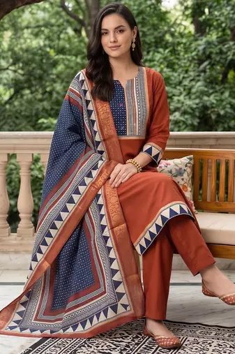 women printed regular liva kurta with trousers & with dupatta