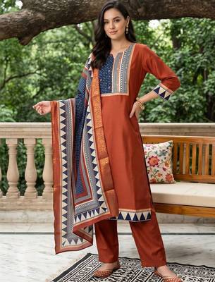 women printed regular liva kurta with trousers & with dupatta 6