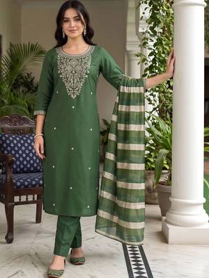 women ethnic motifs embroidered regular thread work kurta with trousers & with dupatta 1