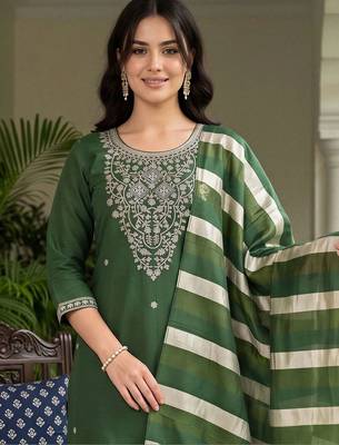 women ethnic motifs embroidered regular thread work kurta with trousers & with dupatta 2