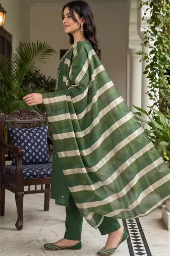 women ethnic motifs embroidered regular thread work kurta with trousers & with dupatta