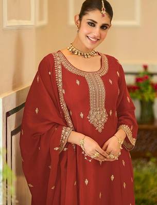 women ethnic motifs embroidered regular kurta with trousers & with dupatta 4