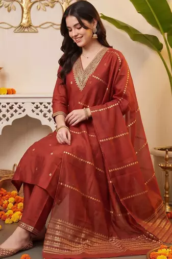 women ethnic motifs embroidered regular kurta with trousers & with dupatta