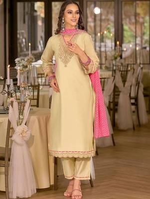 women ethnic motifs embroidered regular thread work kurta with trousers & with dupatta 3