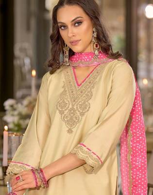 women ethnic motifs embroidered regular thread work kurta with trousers & with dupatta 4