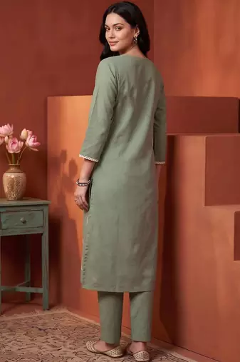 women floral embroidered regular thread work kurta with trousers & with dupatta