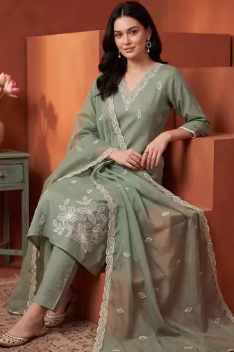 women floral embroidered regular thread work kurta with trousers & with dupatta