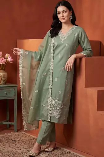 women floral embroidered regular thread work kurta with trousers & with dupatta