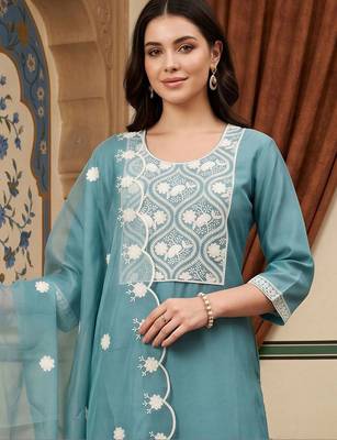 women ethnic motifs embroidered regular thread work kurta with trousers & with dupatta 2