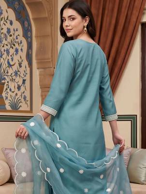 women ethnic motifs embroidered regular thread work kurta with trousers & with dupatta 4