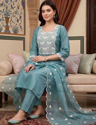 women ethnic motifs embroidered regular thread work kurta with trousers & with dupatta 5