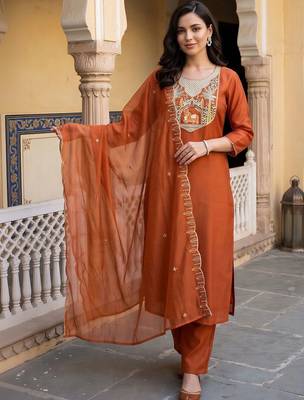 women ethnic motifs embroidered regular thread work kurta with trousers & with dupatta 6
