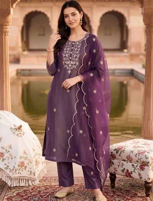 women ethnic motifs embroidered regular thread work kurta with trousers & with dupatta 1