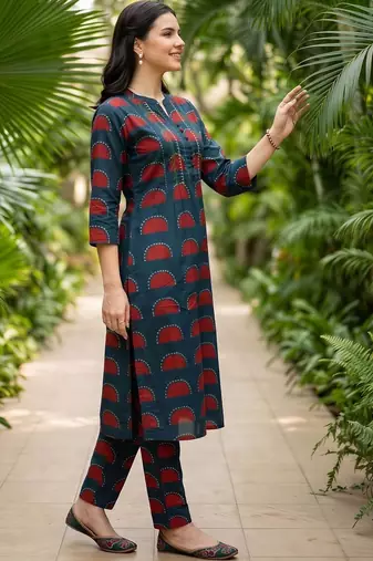 women printed regular cotton kurta with trousers