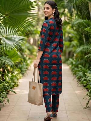 women printed regular cotton kurta with trousers 4