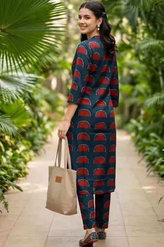 women printed regular cotton kurta with trousers