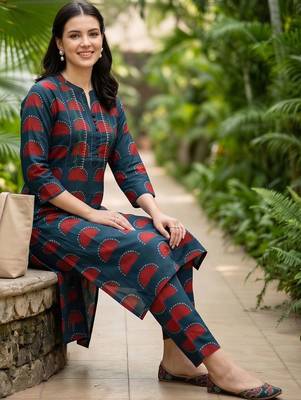 women printed regular cotton kurta with trousers 5