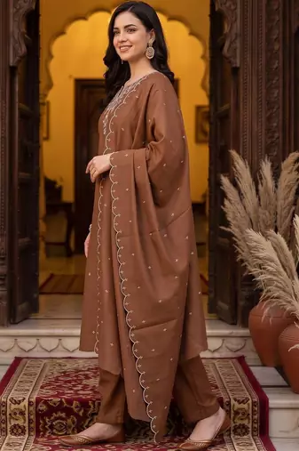 women ethnic motifs embroidered regular thread work kurta with trousers & with dupatta