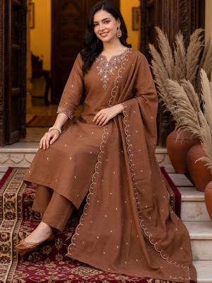 women ethnic motifs embroidered regular thread work kurta with trousers & with dupatta 5