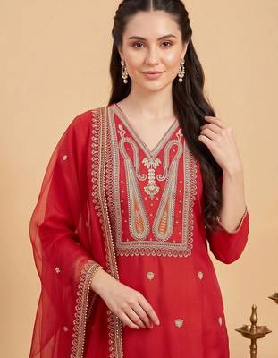 women ethnic motifs embroidered regular thread work liva kurta with trousers & with dupatta 2