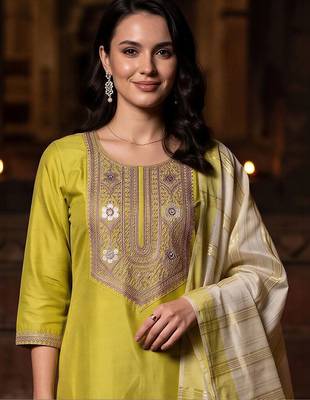 women ethnic motifs embroidered regular thread work liva kurta with trousers & with dupatta 2