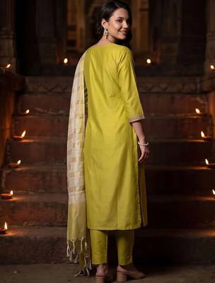 women ethnic motifs embroidered regular thread work liva kurta with trousers & with dupatta 4