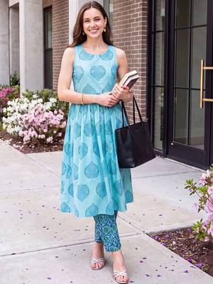 women ethnic motifs printed regular cotton kurta with trousers 5