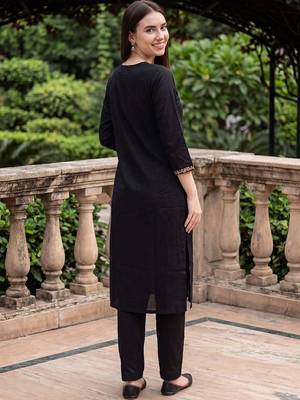 women ethnic motifs embroidered regular thread work kurta with trousers & with dupatta 4