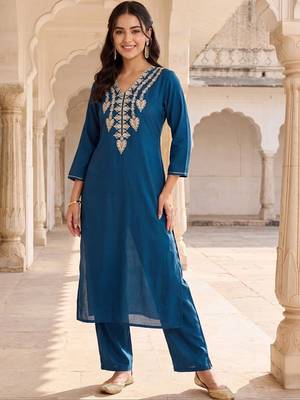 women ethnic motifs embroidered regular thread work kurta with trousers 3